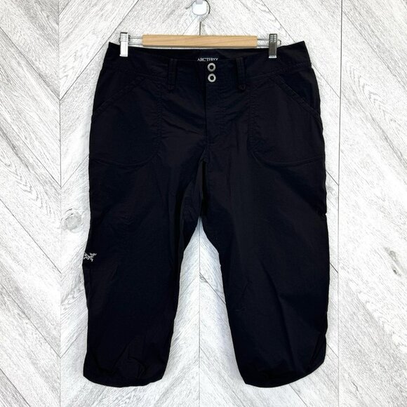 Arcteryx Parapet Capri Crop Pants Womens Size 10 Black Outdoor Hiking Gorpcore - Picture 1 of 9
